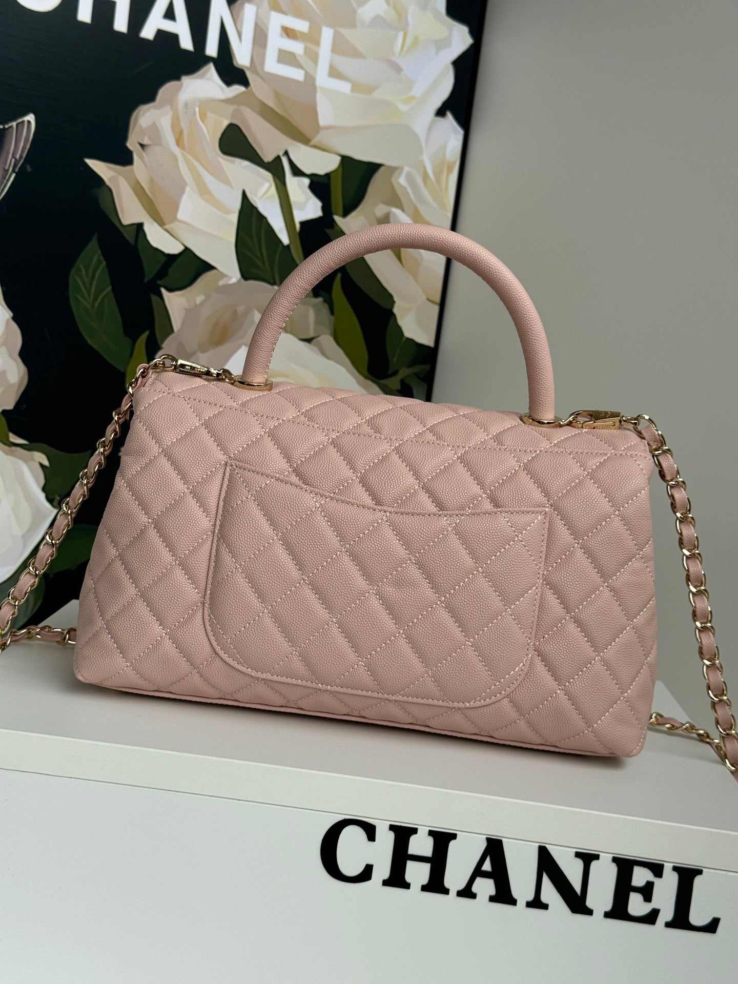 Poignée coco moyenne 29 cm cuir caviar matelassé rose matériel doré