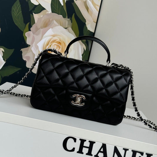 Mini sac à rabat 24c 20 cm avec poignée supérieure en cuir de veau noir et accessoires argentés
