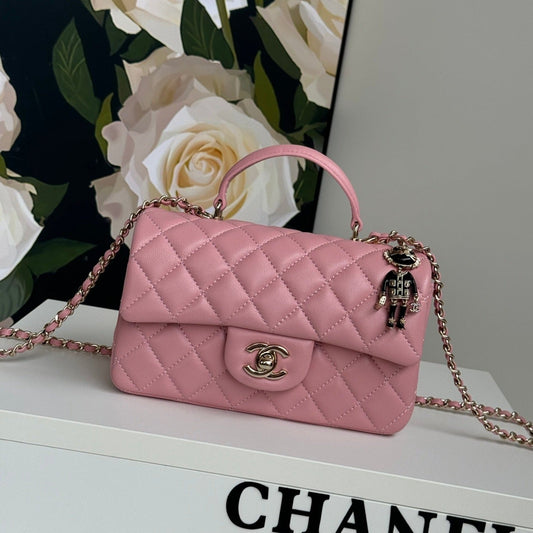 Mini sac à rabat 24c 20 cm avec poignée supérieure en cuir de veau rose et accessoires argentés
