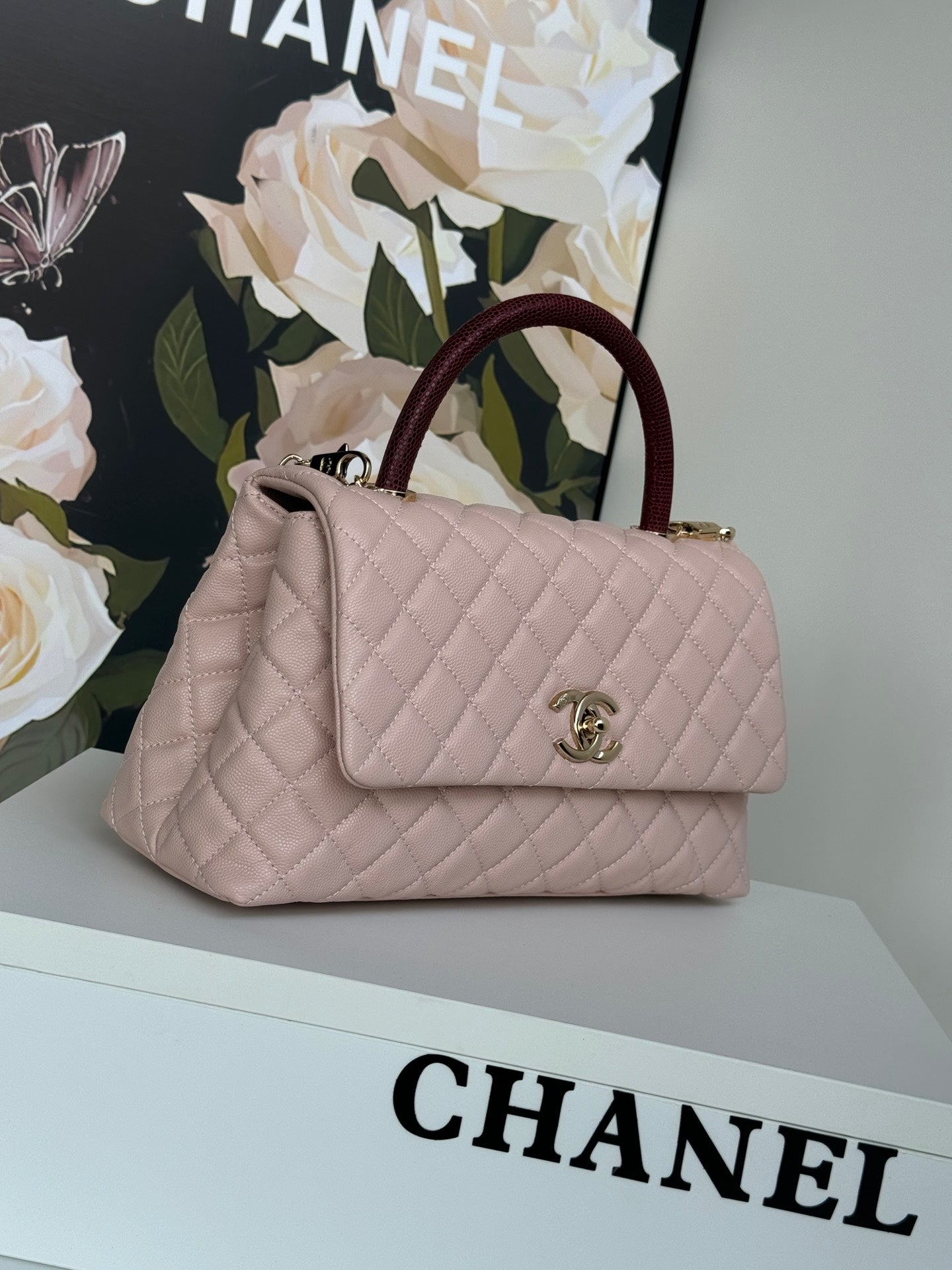 Poignée coco moyenne 29 cm rose pastel rouge cuir caviar matelassé quincaillerie dorée
