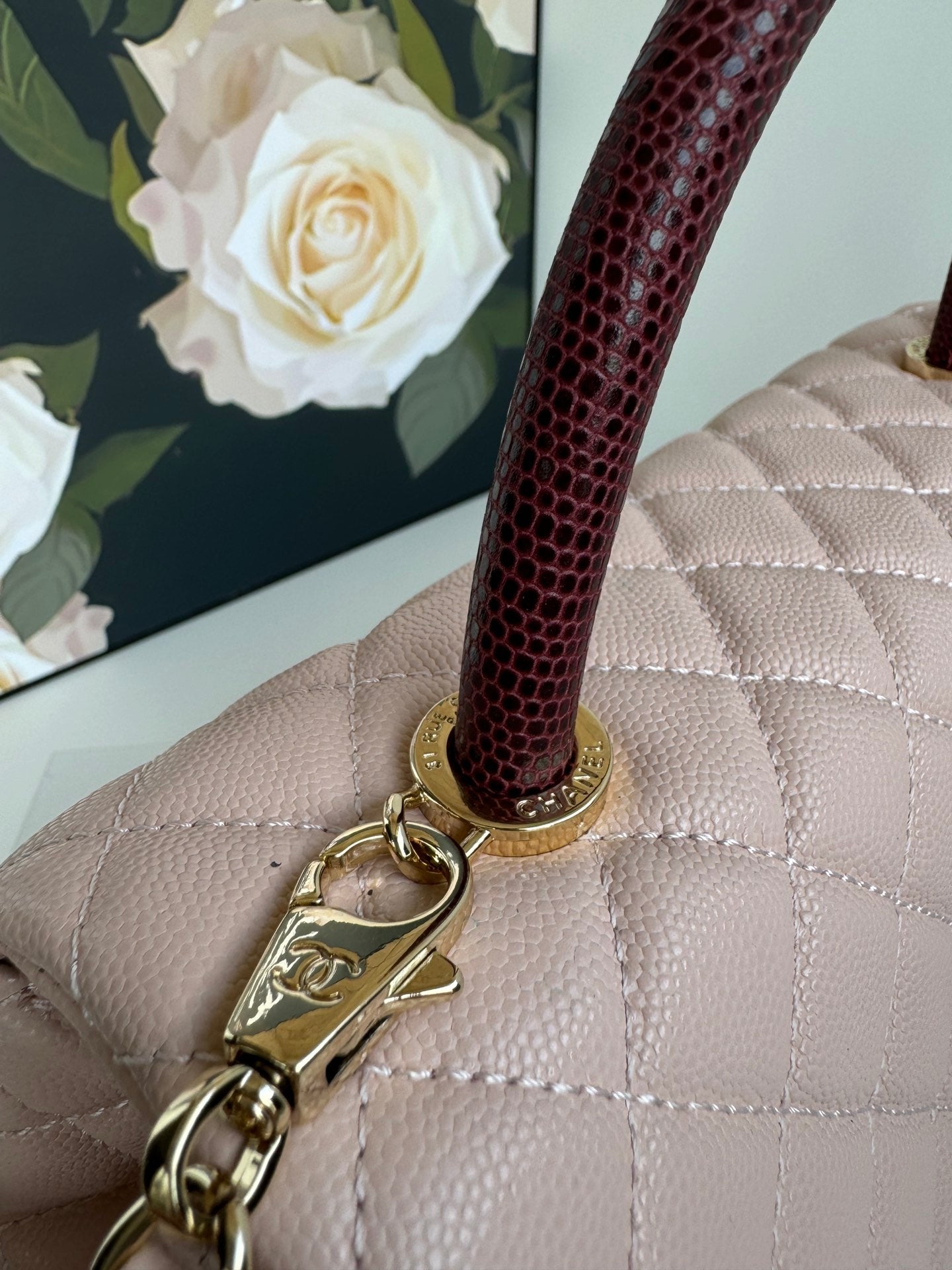 Poignée coco moyenne 29 cm rose pastel rouge cuir caviar matelassé quincaillerie dorée