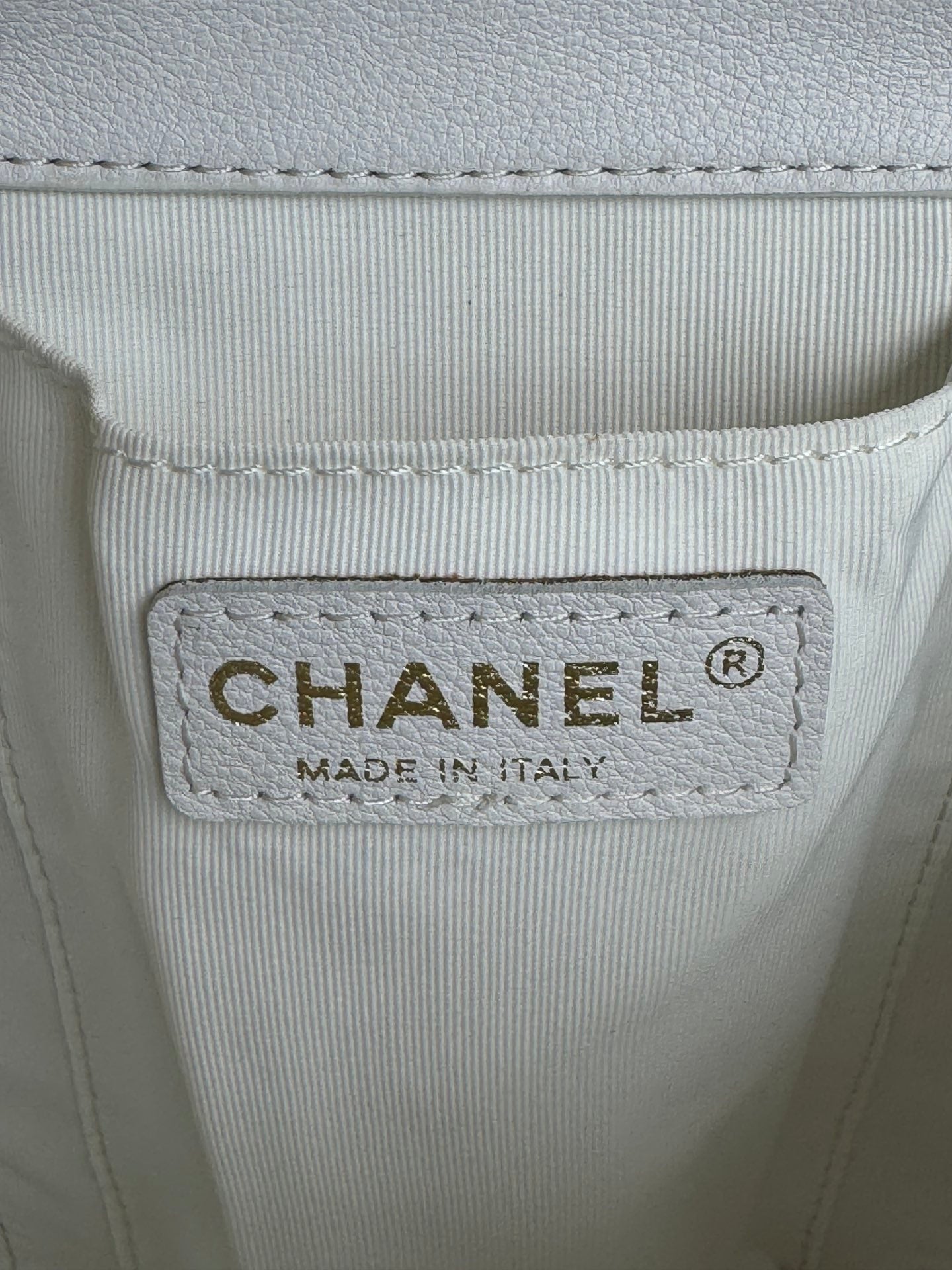 Sac à dos Duma 22 cm en cuir d'agneau blanc avec accessoires dorés clairs