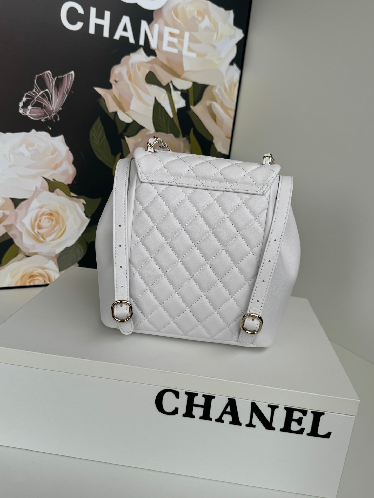 Sac à dos Duma 22 cm en cuir d'agneau blanc avec accessoires dorés clairs
