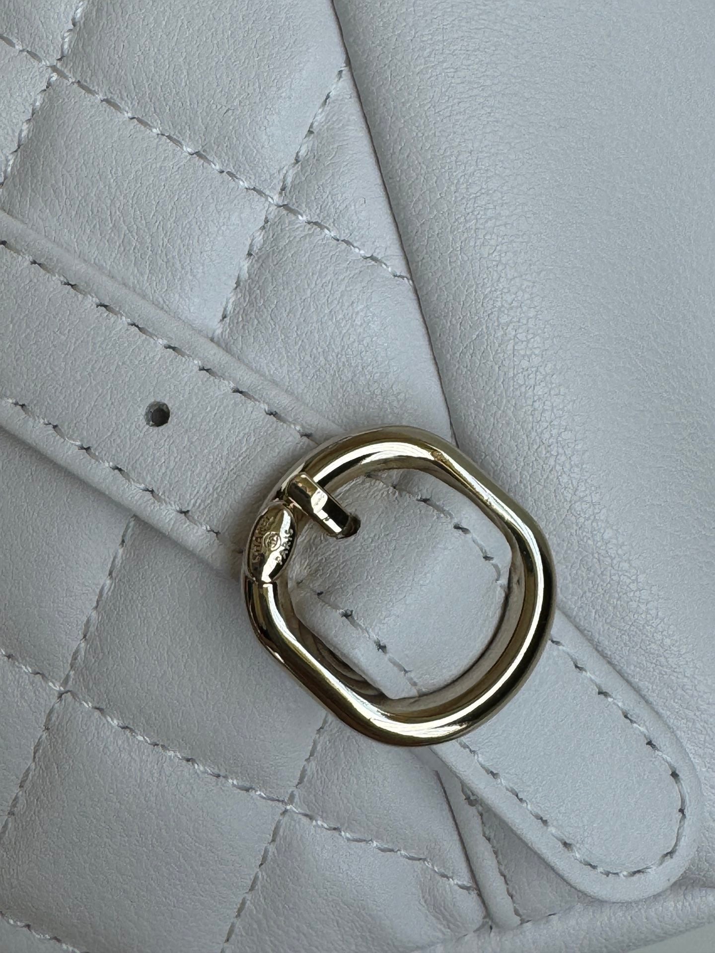 Sac à dos Duma 22 cm en cuir d'agneau blanc avec accessoires dorés clairs