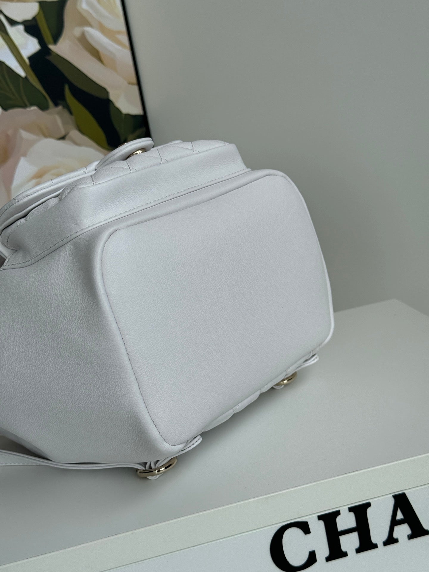 Sac à dos Duma 22 cm en cuir d'agneau blanc avec accessoires dorés clairs