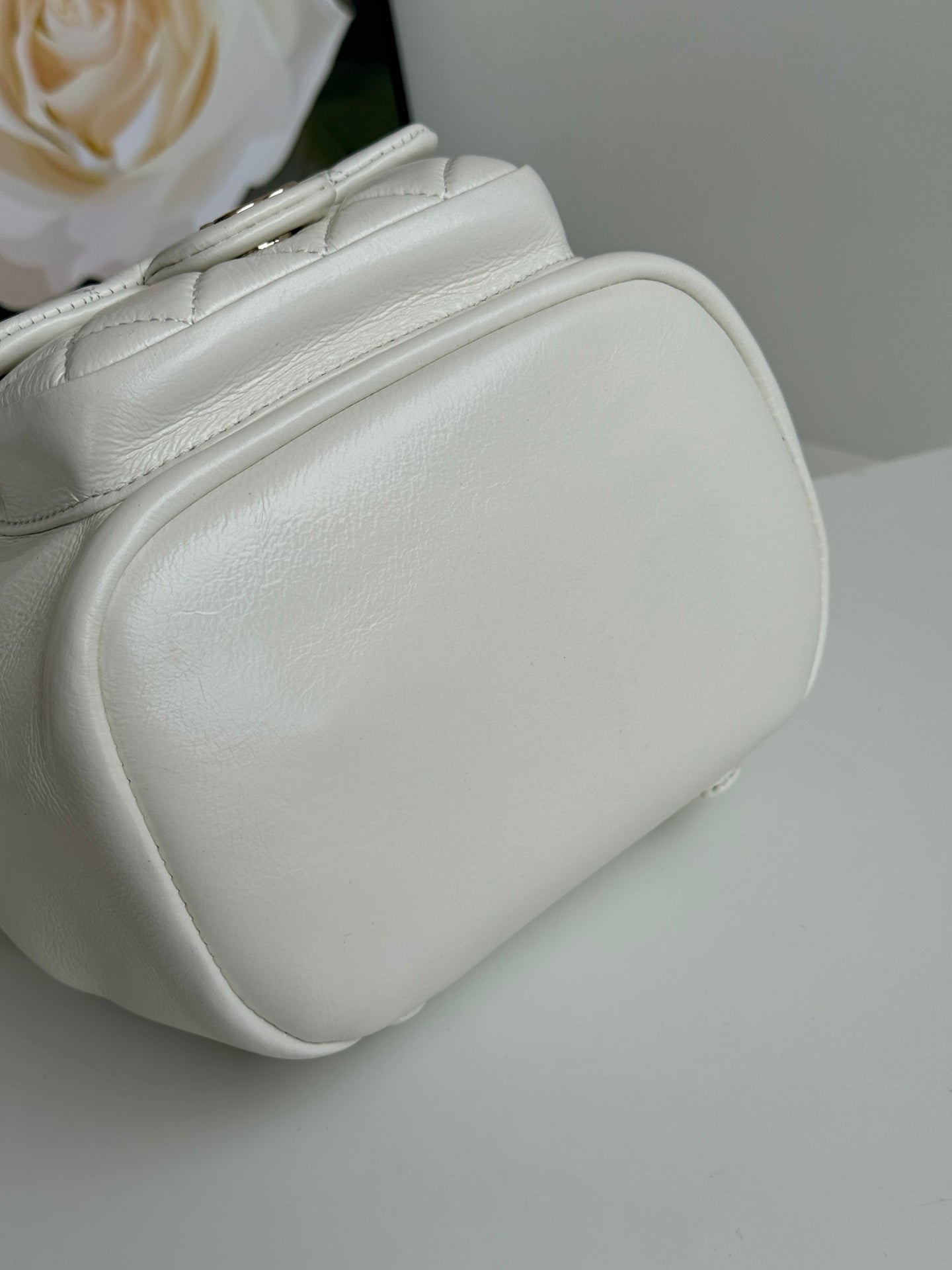 デュマ バックパック 18cm ホワイトラムスキン ライトゴールド金具