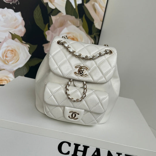 Sac à dos Duma 18 cm en cuir d'agneau blanc avec accessoires dorés clairs