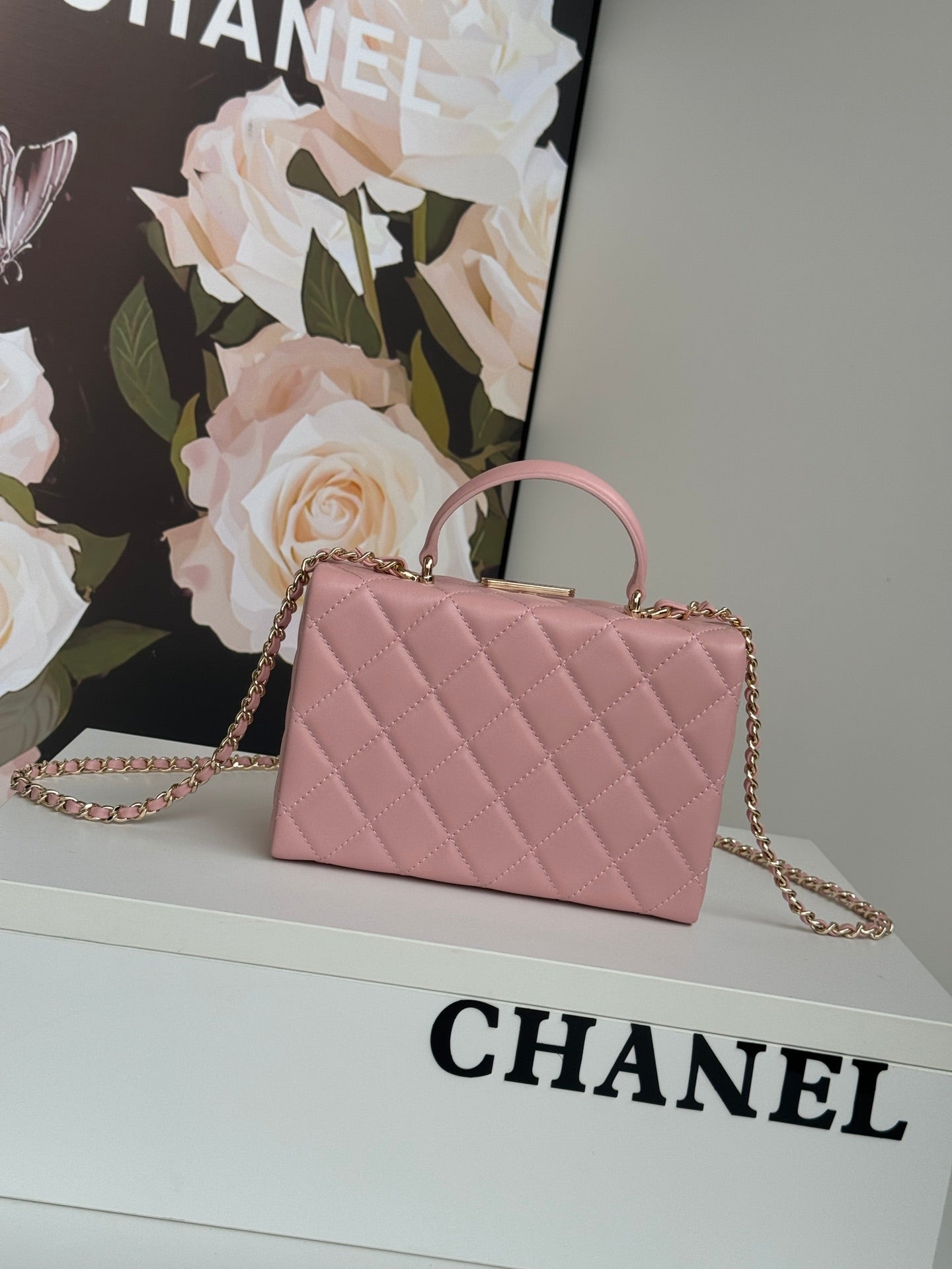 PETIT SAC BOÎTE 18 PO BALLERINE EN CUIR D'AGNEAU ROSE QUINCAILLERIE DORÉ