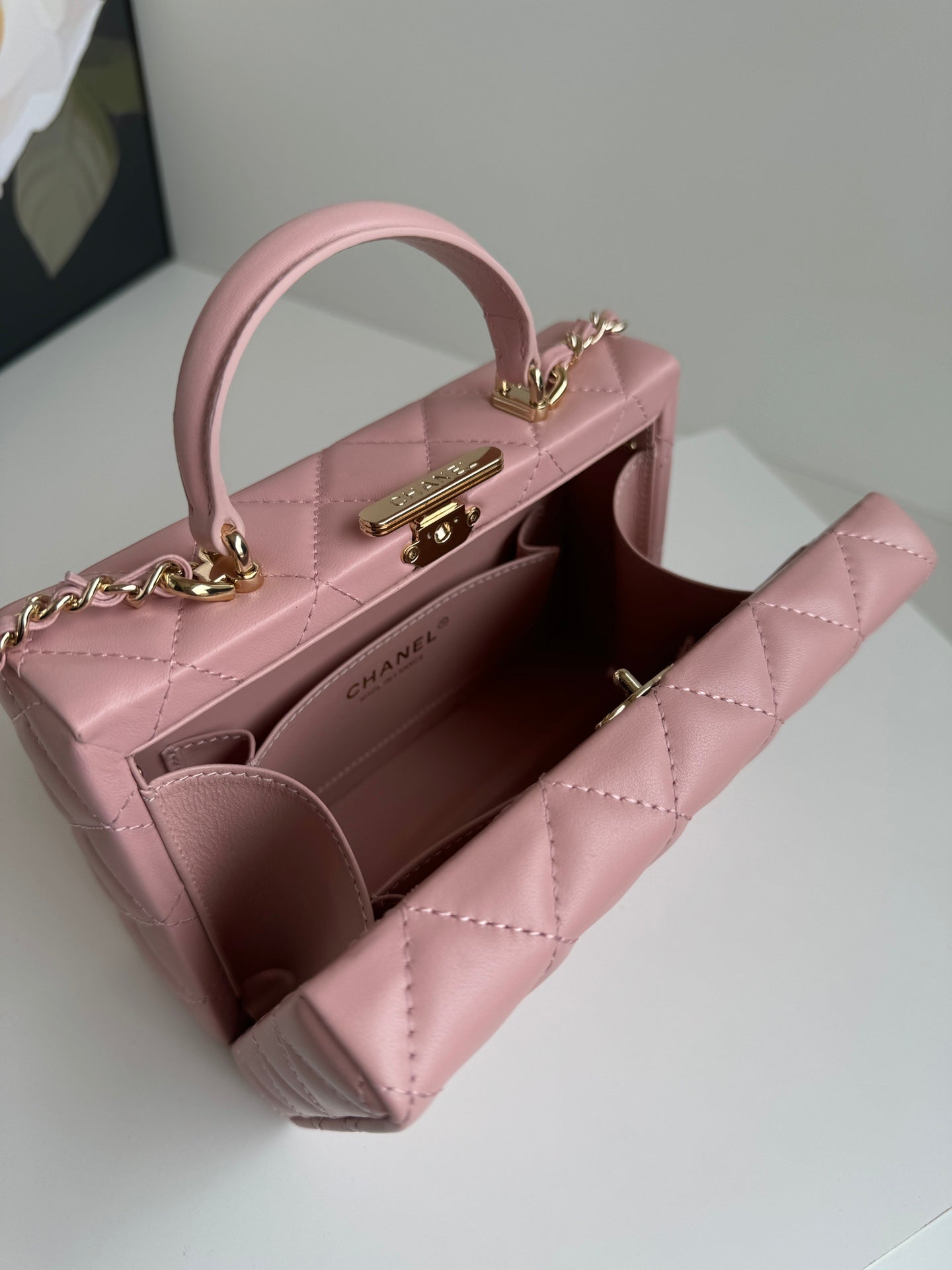 PETIT SAC BOÎTE 18 PO BALLERINE EN CUIR D'AGNEAU ROSE QUINCAILLERIE DORÉ