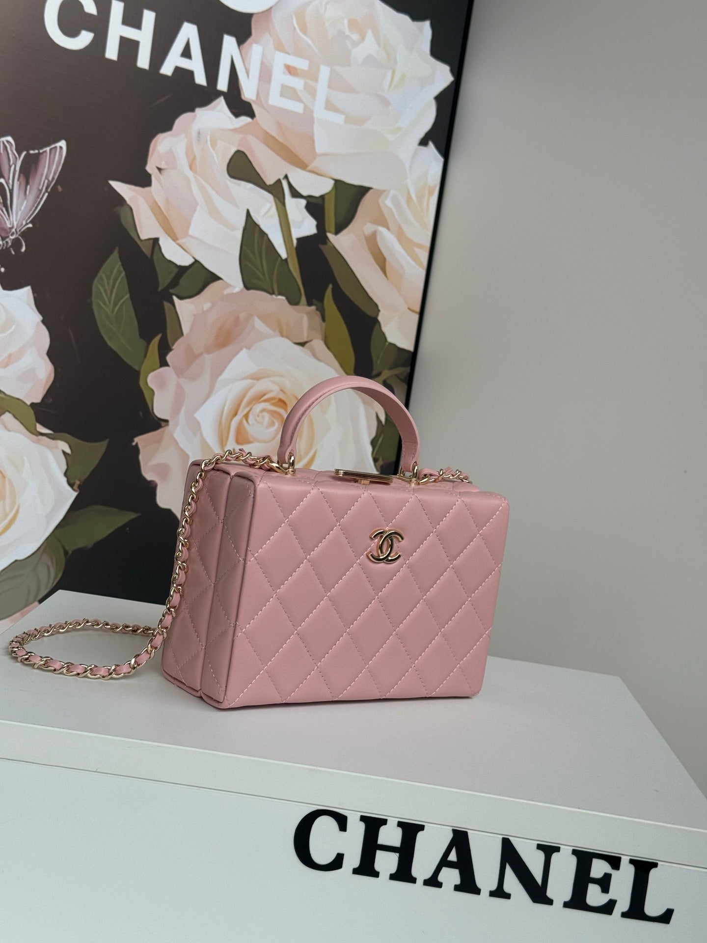 PETIT SAC BOÎTE 18 PO BALLERINE EN CUIR D'AGNEAU ROSE QUINCAILLERIE DORÉ