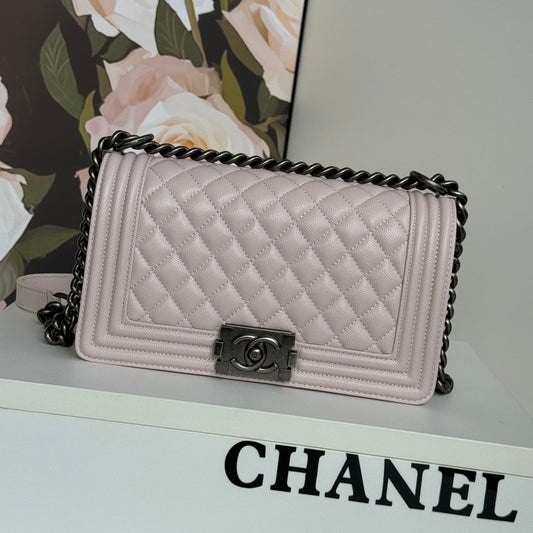 SAC BOY MOYEN 25 EN CUIR DE VEAU ROSE NUDE 