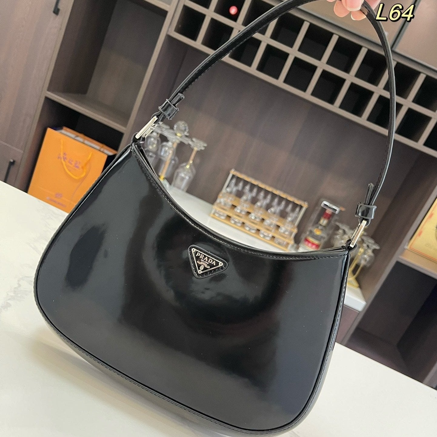 SAC À BANDOULIÈRE PRA 30 CLEO EN CUIR BROSSÉ NOIR