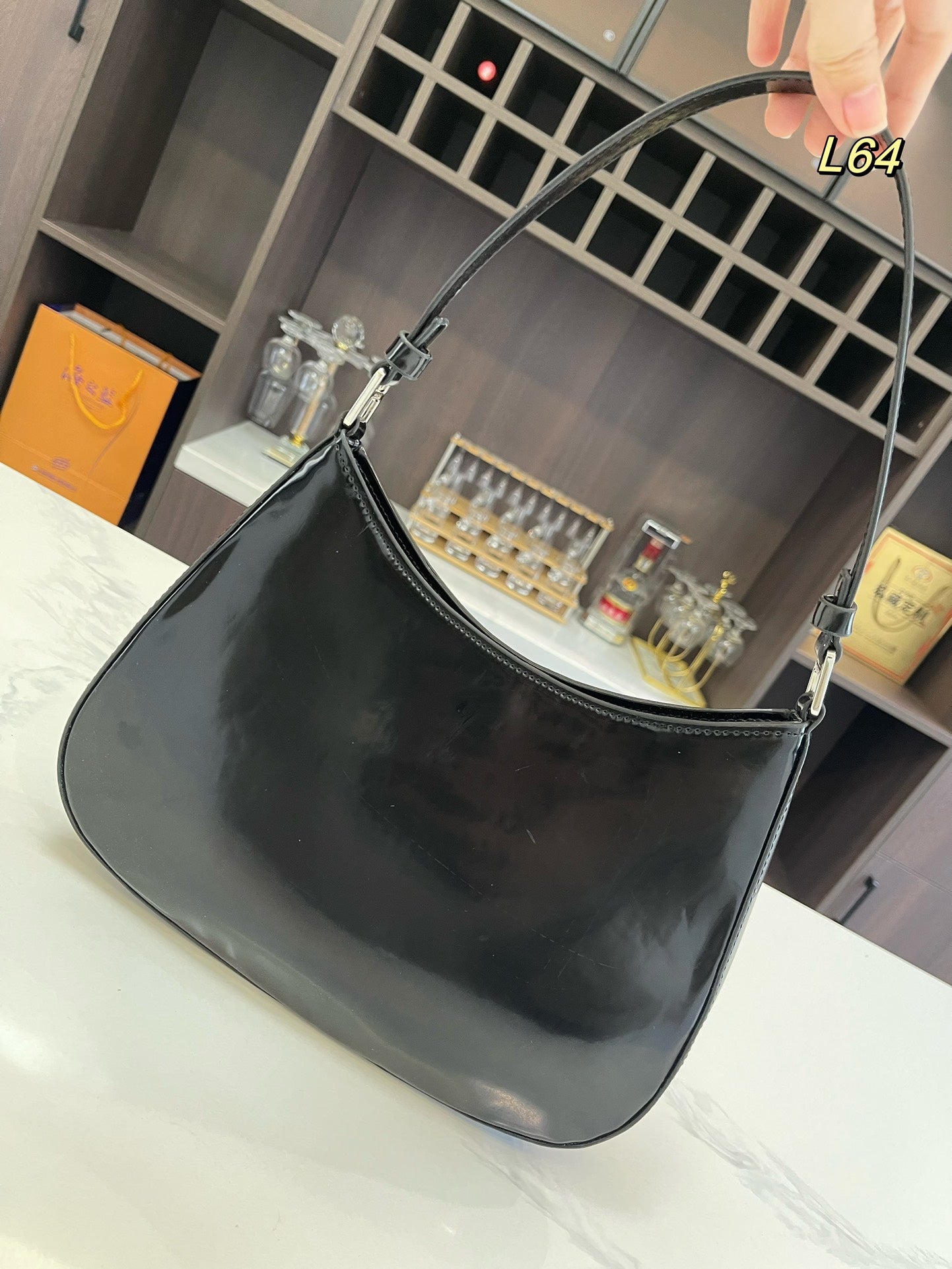 SAC À BANDOULIÈRE PRA 30 CLEO EN CUIR BROSSÉ NOIR