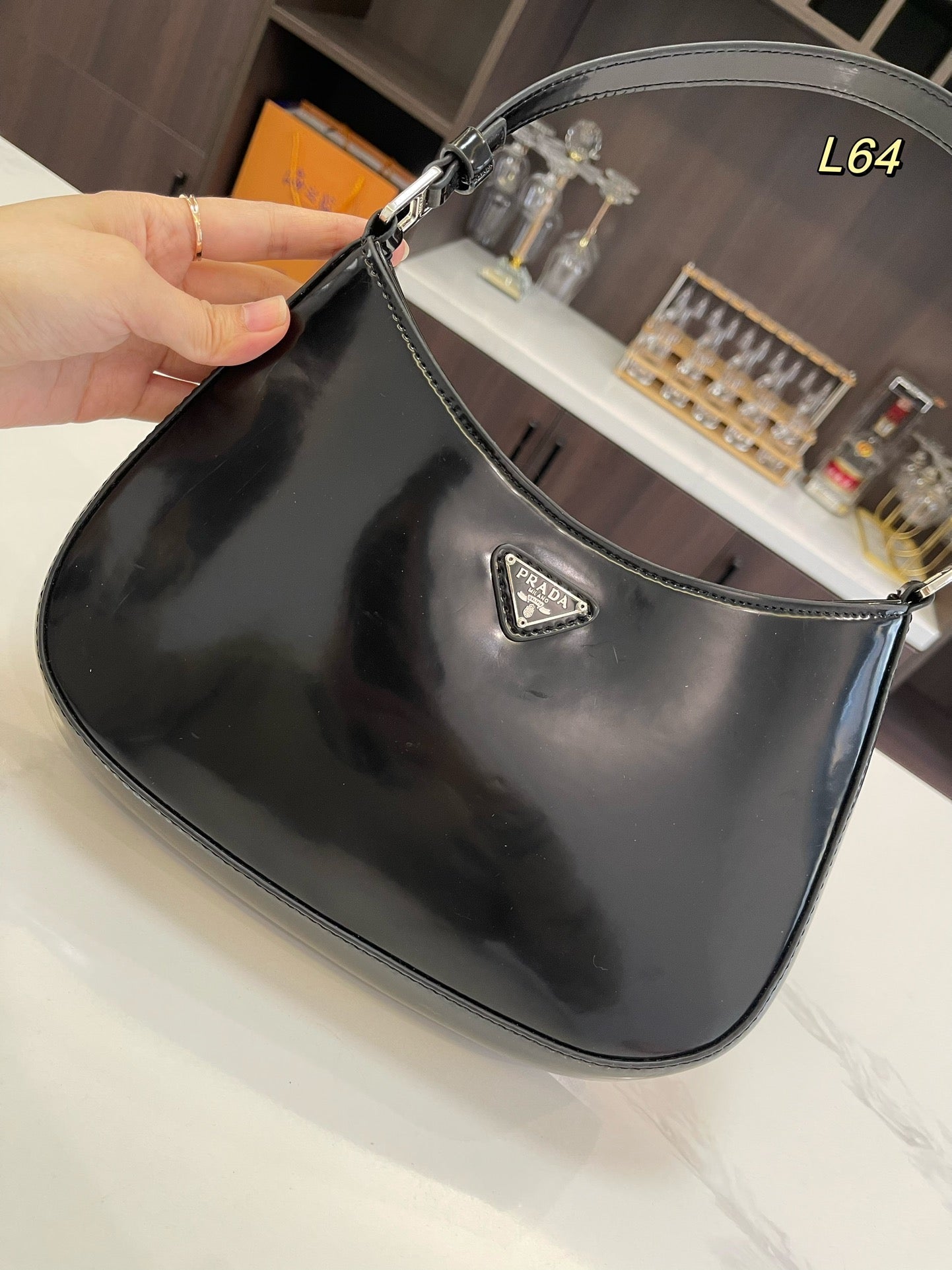 SAC À BANDOULIÈRE PRA 30 CLEO EN CUIR BROSSÉ NOIR