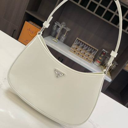 PRA 30 CLEO ショルダーバッグ（ホワイトブラッシュドレザー）