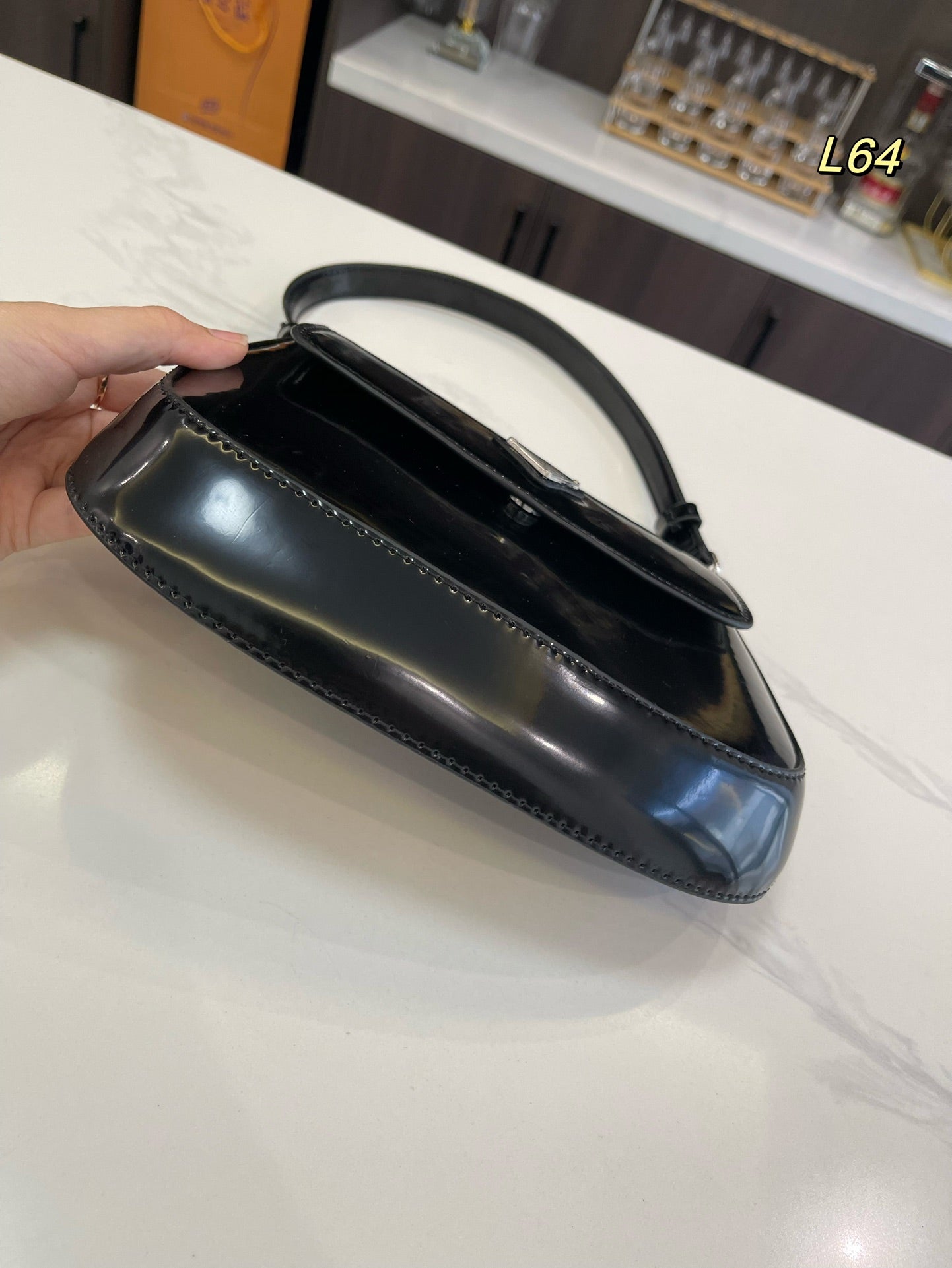 SAC À BANDOULIÈRE À RABAT PRA 25 CLEO EN CUIR BROSSÉ NOIR