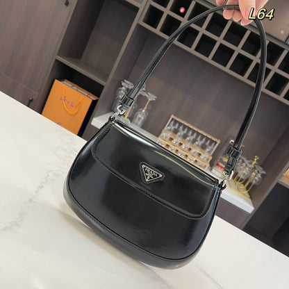 SAC À BANDOULIÈRE À RABAT PRA 25 CLEO EN CUIR BROSSÉ NOIR