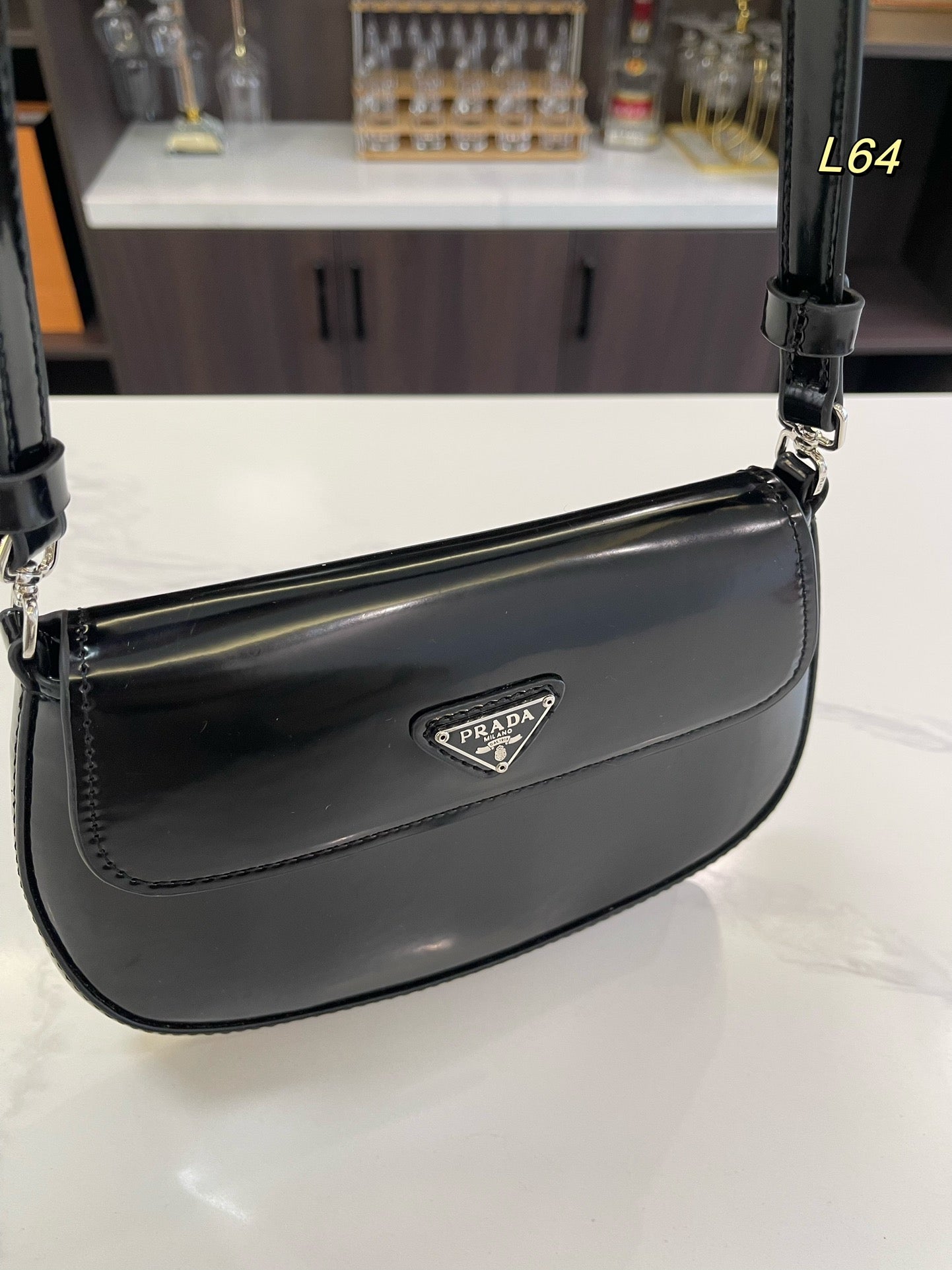 SAC À BANDOULIÈRE À RABAT PRA 25 CLEO EN CUIR BROSSÉ NOIR