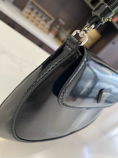 SAC À BANDOULIÈRE À RABAT PRA 25 CLEO EN CUIR BROSSÉ NOIR