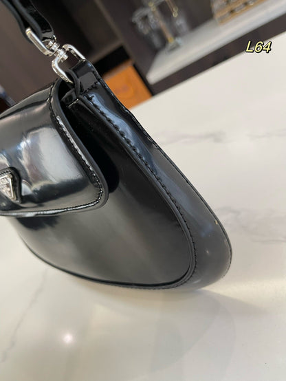 SAC À BANDOULIÈRE À RABAT PRA 25 CLEO EN CUIR BROSSÉ NOIR