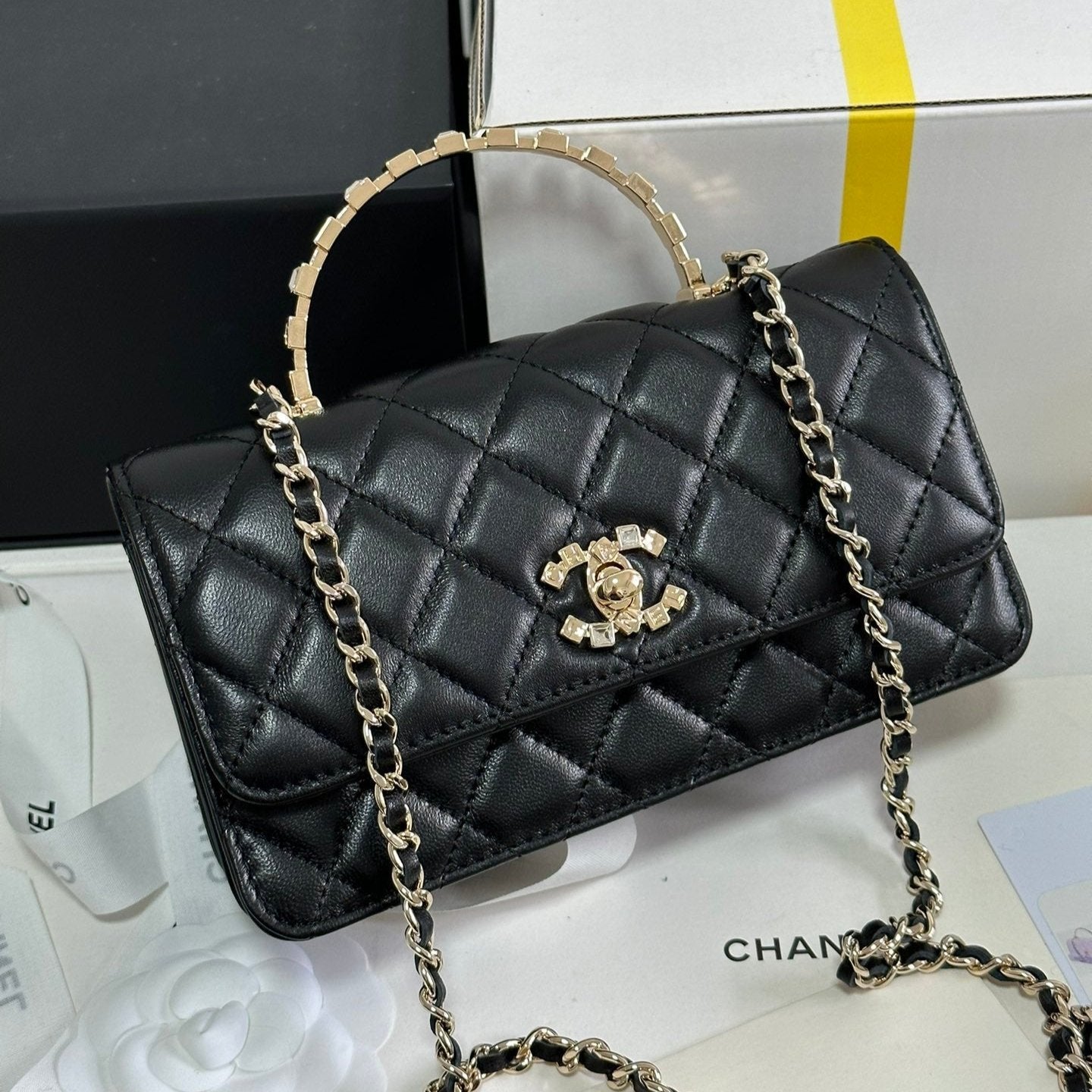 フラップバッグ 18 ハンドル付き ブラックカーフスキン ゴールド金具