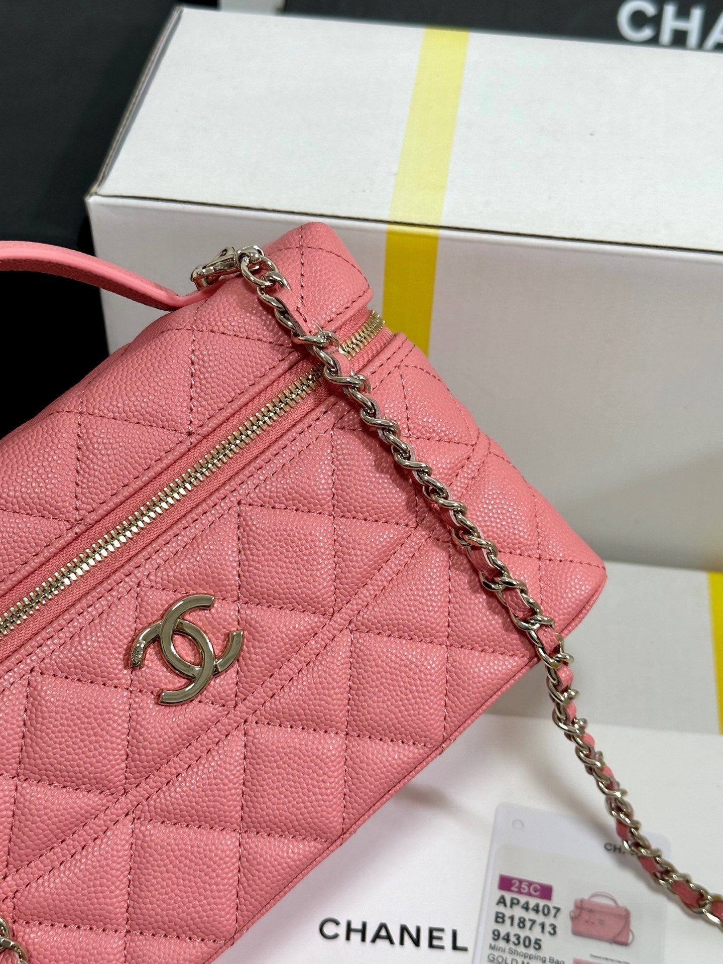 CC 25C バニティケース 19.5cm サーモンピンク カーフスキン シルバー金具 243635