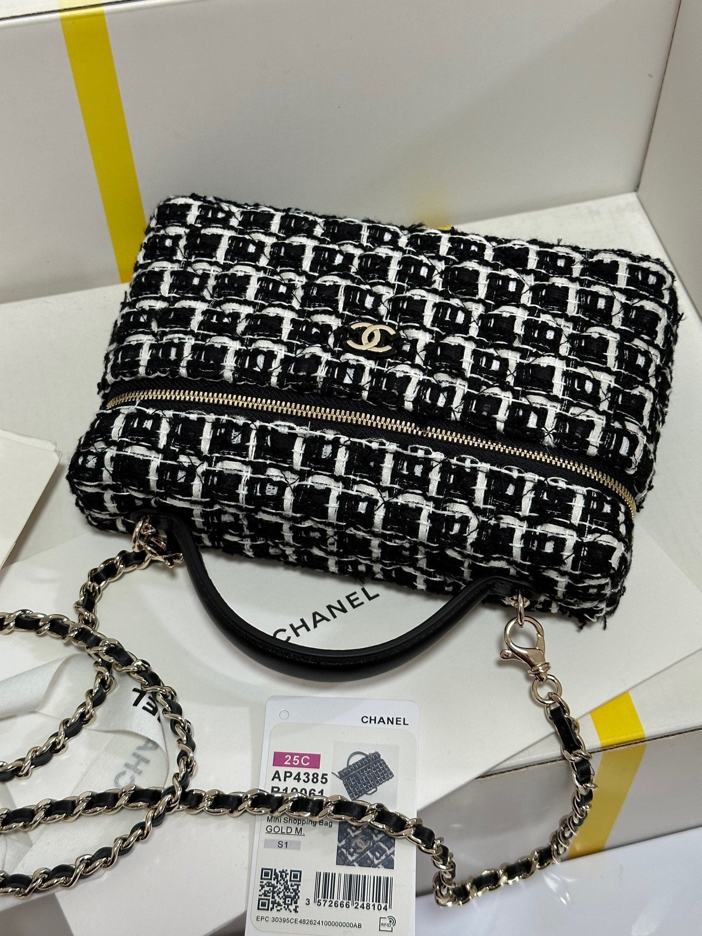 Trousse de toilette CC 25C en tweed noir et blanc, quincaillerie dorée claire, 243667