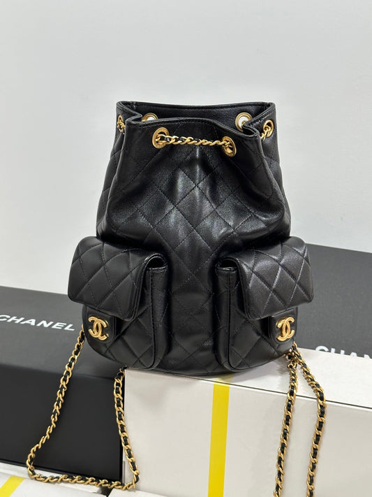 Sac à dos CC 25C 24,3 cm en cuir d'agneau véritable noir, accessoires dorés 243672