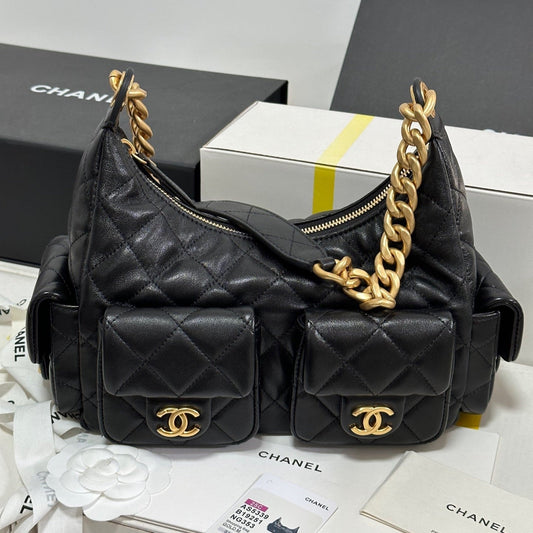 Sac Hobo CC 25C 31 cm en cuir d'agneau noir, accessoires dorés 243540