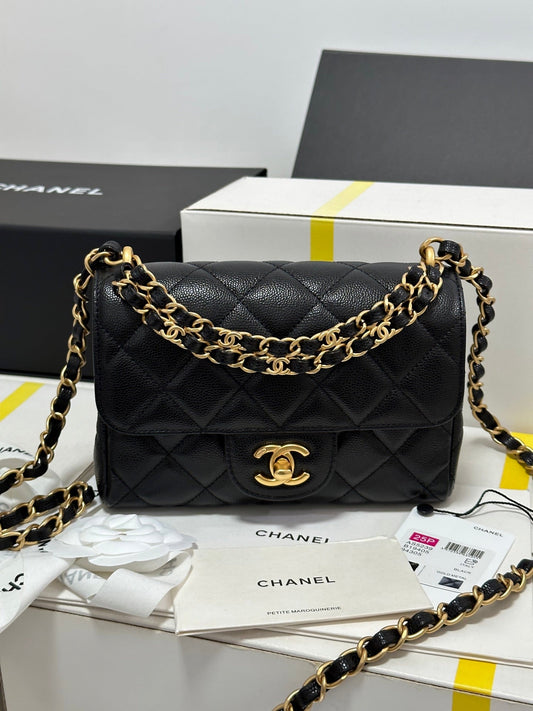 Sac à rabat CC 25P 18 pouces en cuir de vache noir, accessoires dorés 243560