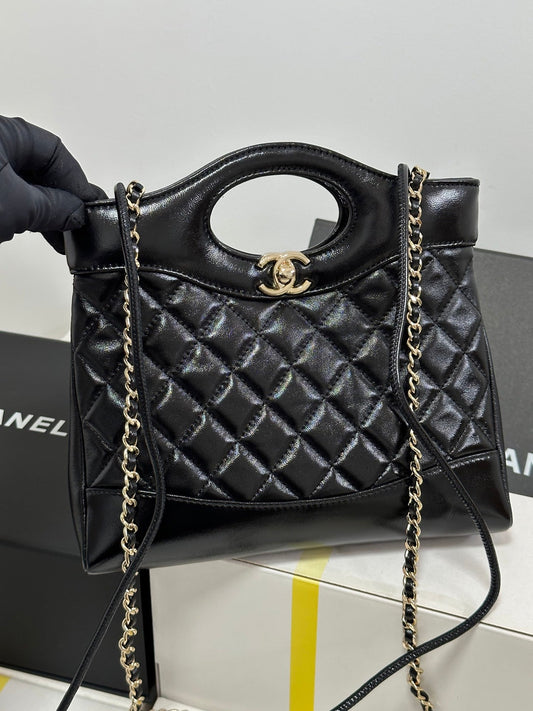 Sac CC 25P Mini 31 en peau de mouton cirée noire, accessoires dorés 243582