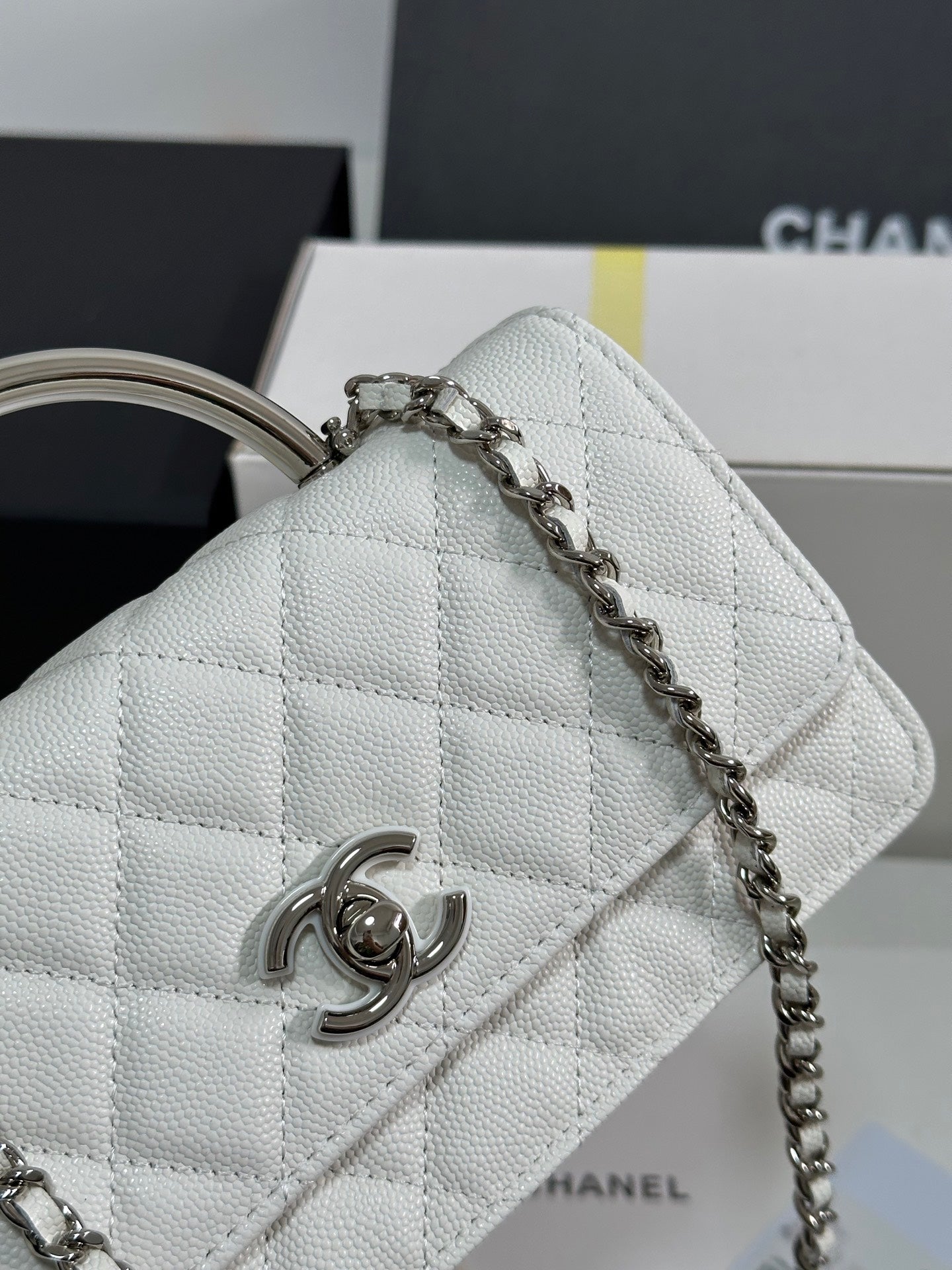 CC 25P ウォレット Woc ハンドル 17cm ホワイトレザー シルバー金具 243442