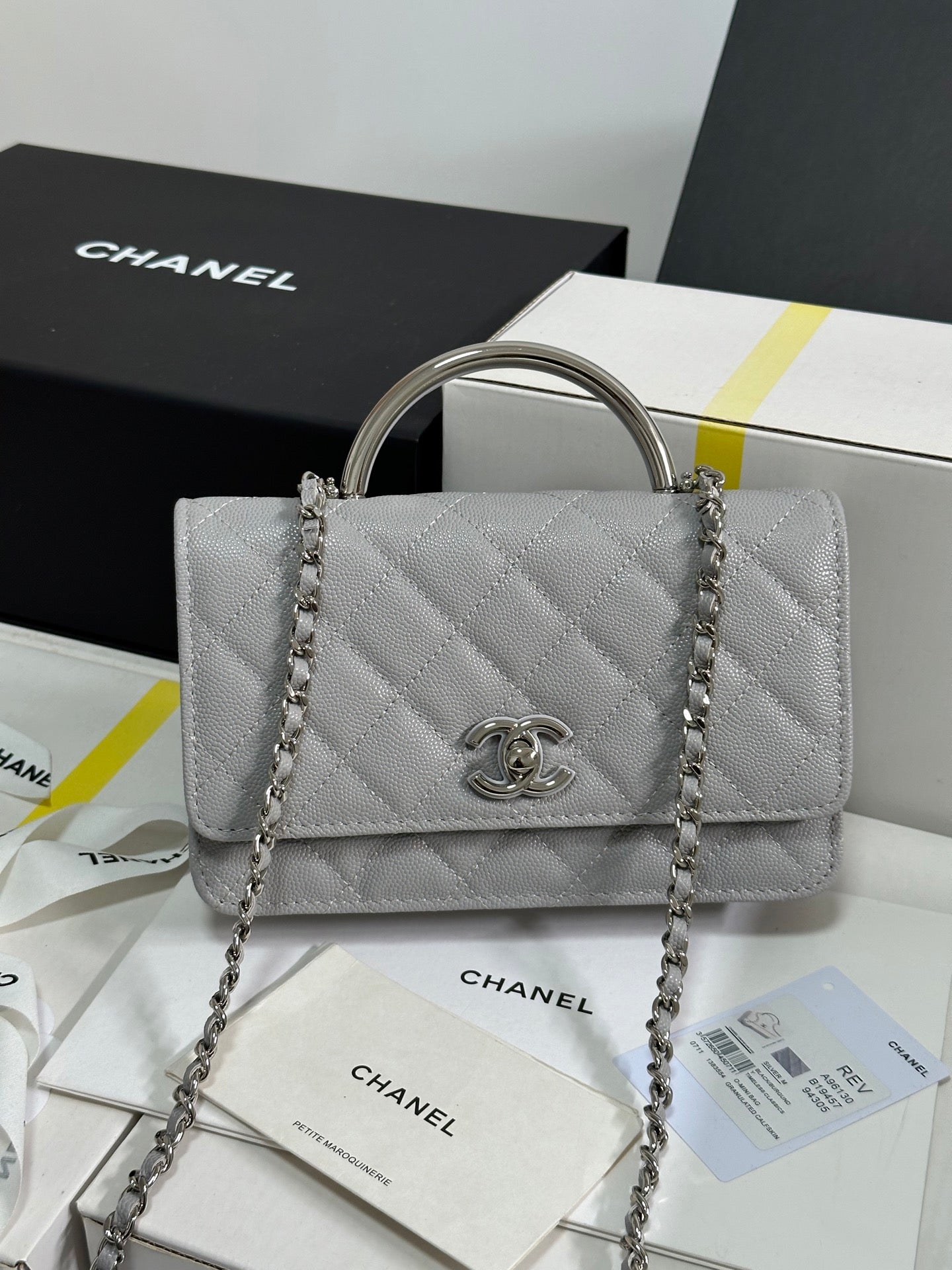 CC 25P ウォレット Woc ハンドル 19cm ライトグレー レザー シルバー金具 243454