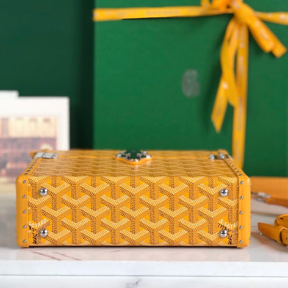 SAC COFFRE CASSETTE 21 EN TOILE GOYARDINE JAUNE ET CUIR DE VACHE CLAMECY