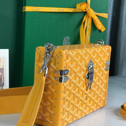 SAC COFFRE CASSETTE 21 EN TOILE GOYARDINE JAUNE ET CUIR DE VACHE CLAMECY