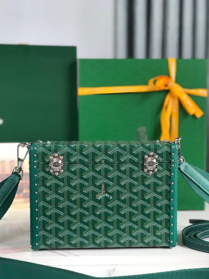 SAC COFFRE CASSETTE 21 EN TOILE GOYARDINE VERTE ET CUIR DE VACHE CLAMECY