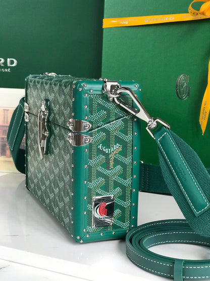 SAC COFFRE CASSETTE 21 EN TOILE GOYARDINE VERTE ET CUIR DE VACHE CLAMECY