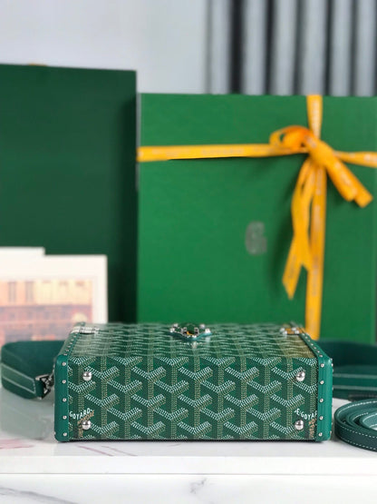 SAC COFFRE CASSETTE 21 EN TOILE GOYARDINE VERTE ET CUIR DE VACHE CLAMECY