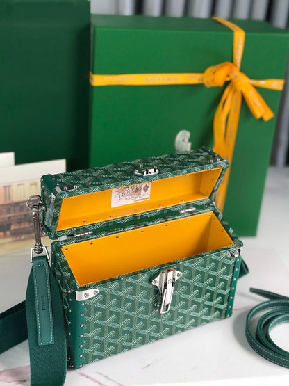 SAC COFFRE CASSETTE 21 EN TOILE GOYARDINE VERTE ET CUIR DE VACHE CLAMECY