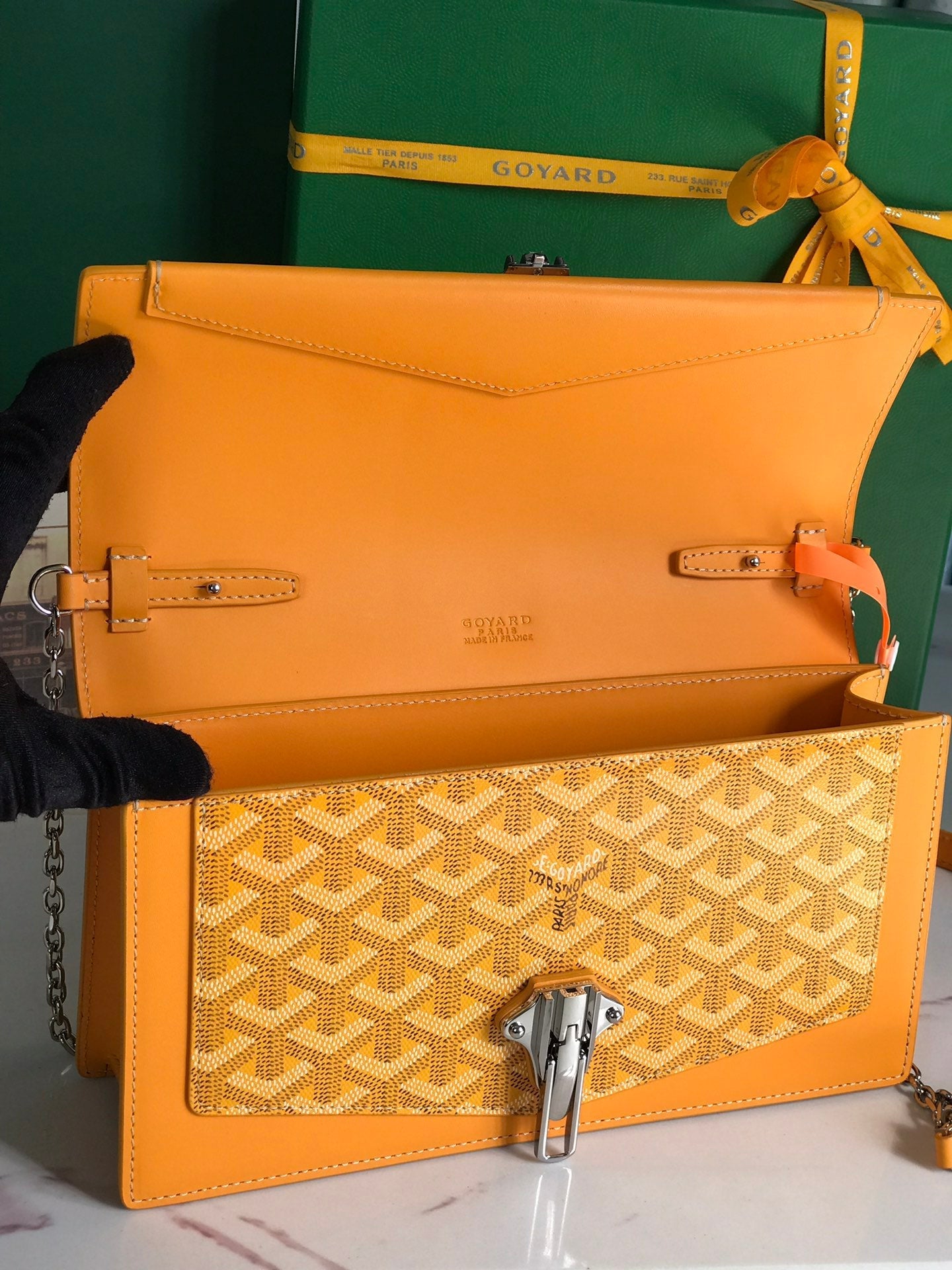 SAC DUCHESSE MARIE-CAROLINE 25 EN TOILE GOYARDINE JAUNE ET CUIR DE VEAU LISSE