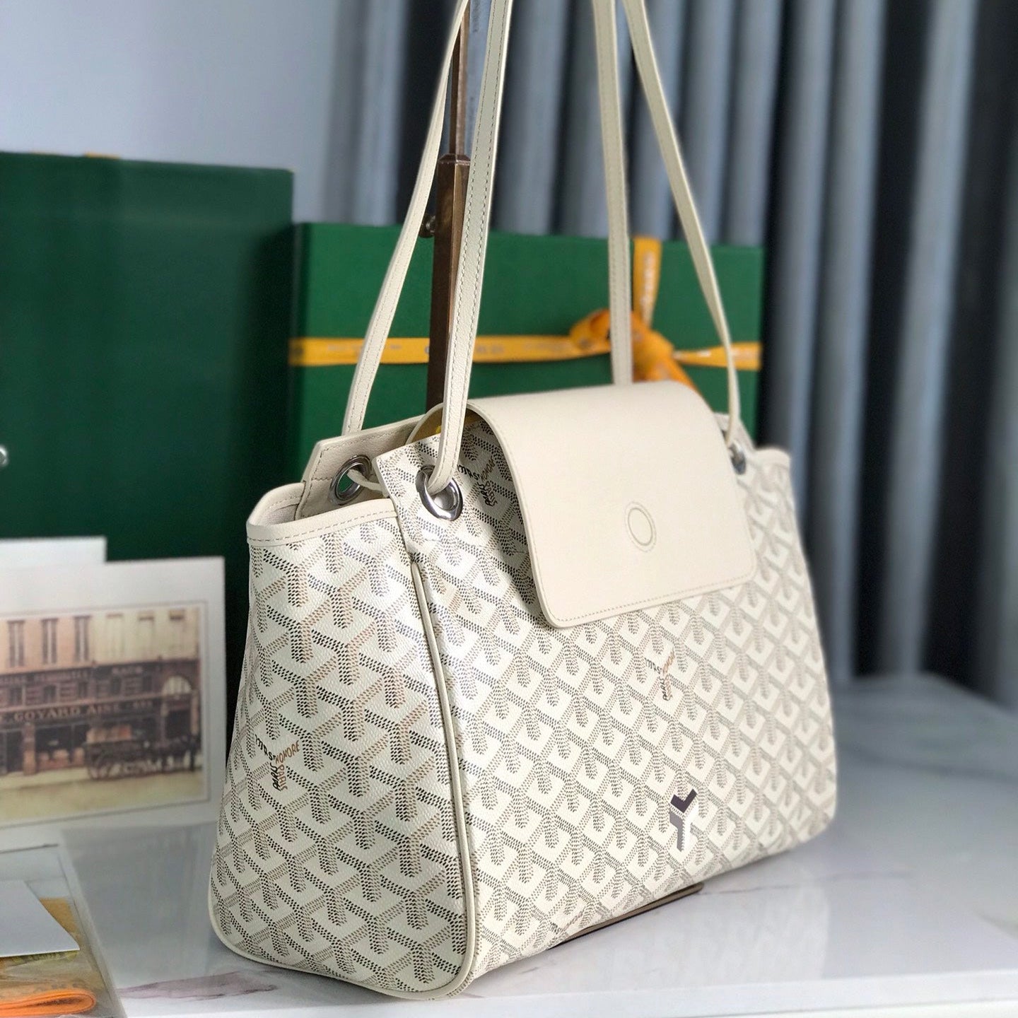 SAC ROUETTE SOUPLE 30 EN TOILE GOYARDINE BLANCHE ET CUIR DE VEAU