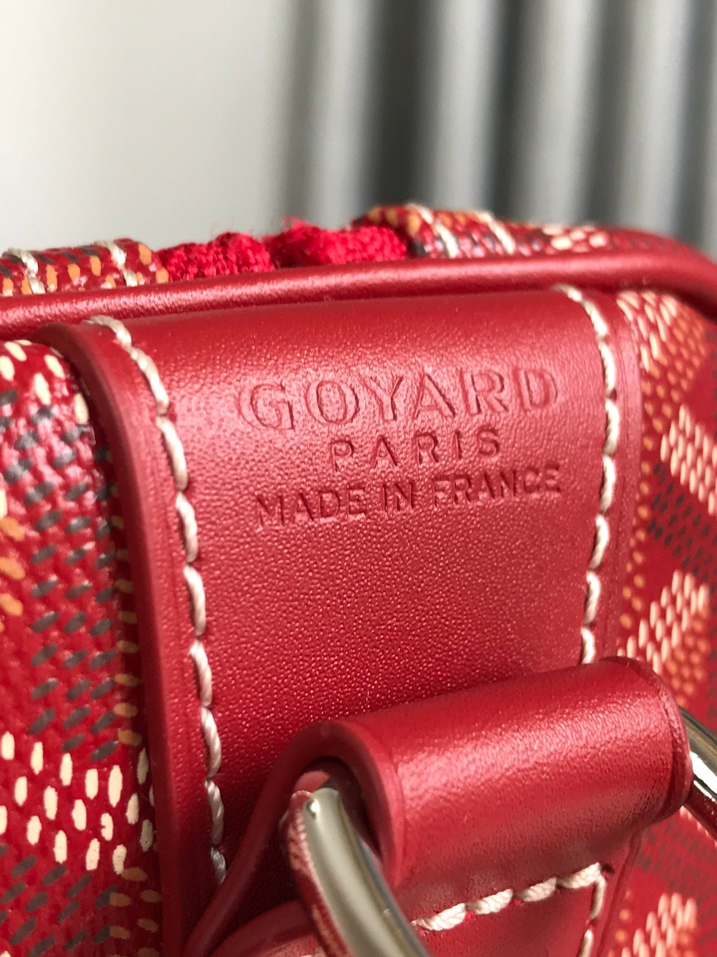 SAC BOSTON 50 EN TOILE GOYARDINE ROUGE ET GARNITURES EN CUIR DE VEAU