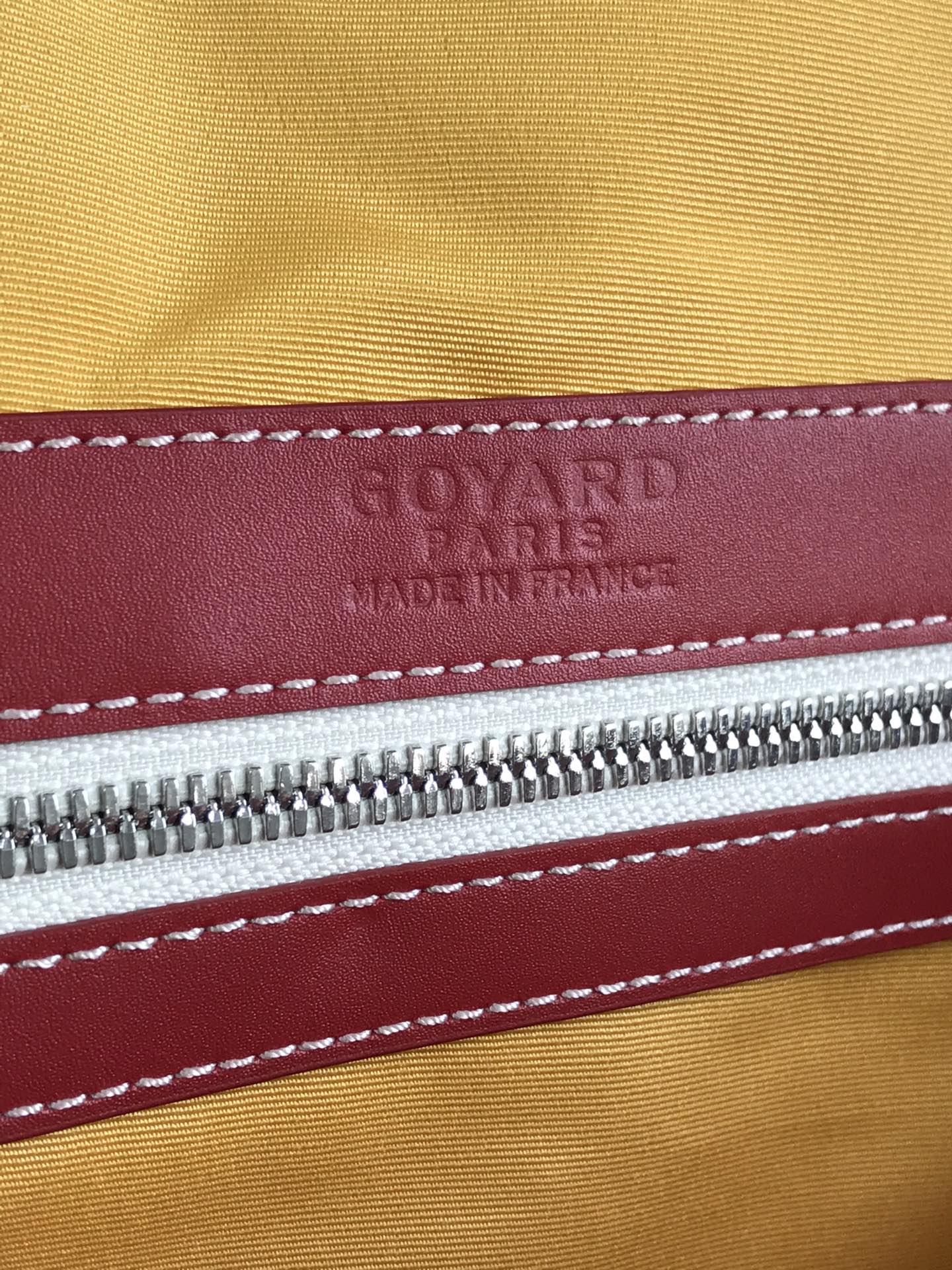 SAC BOSTON 50 EN TOILE GOYARDINE ROUGE ET GARNITURES EN CUIR DE VEAU
