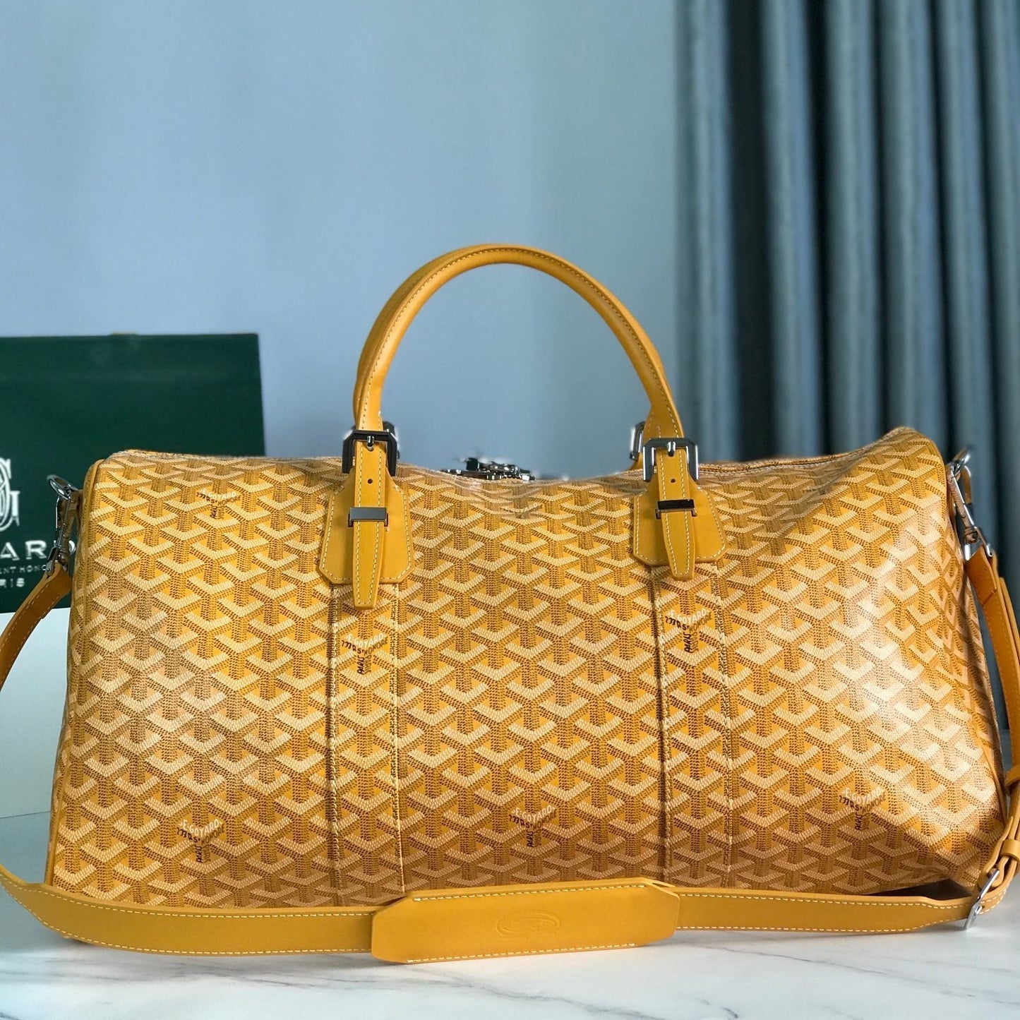 SAC BOSTON 50 EN TOILE GOYARDINE JAUNE ET GARNITURES EN CUIR DE VEAU
