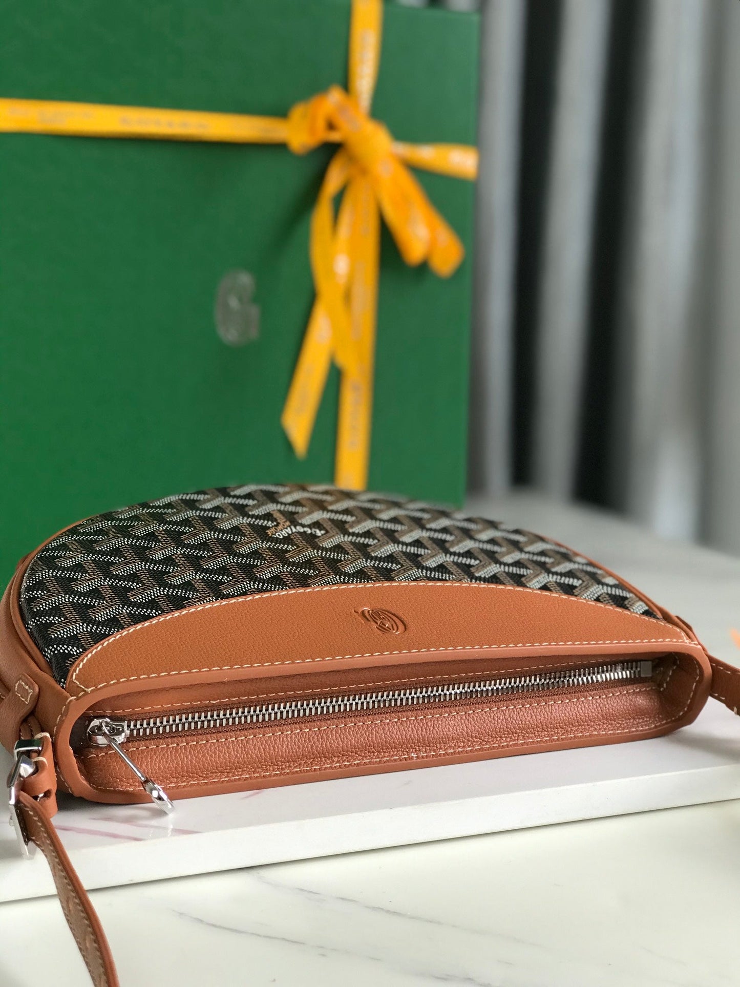 HIRONDELLE バッグ 25 タン ラムスキンとブラック ゴヤルダン キャンバス