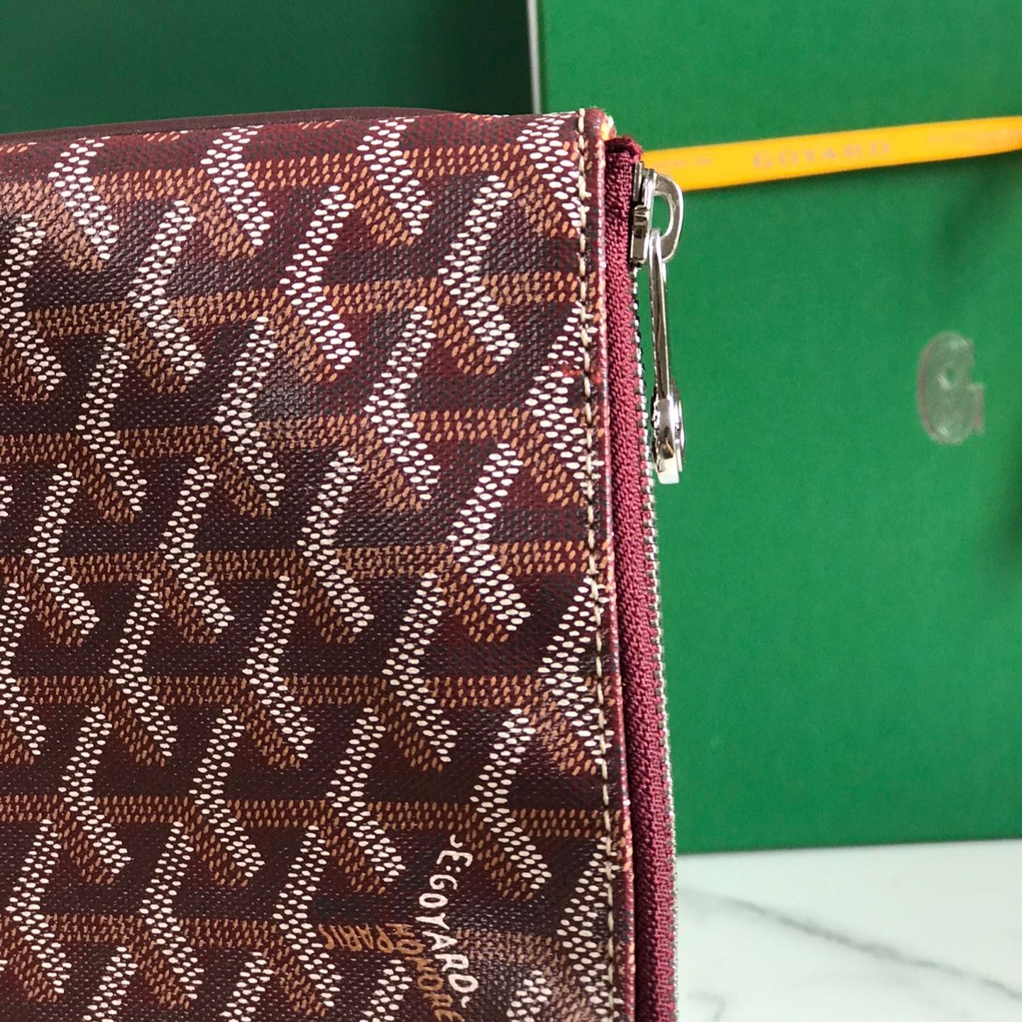 POCHETTE SÉNAT MGM 40 EN TOILE GOYARDINE ROUGE BOURGOGNE