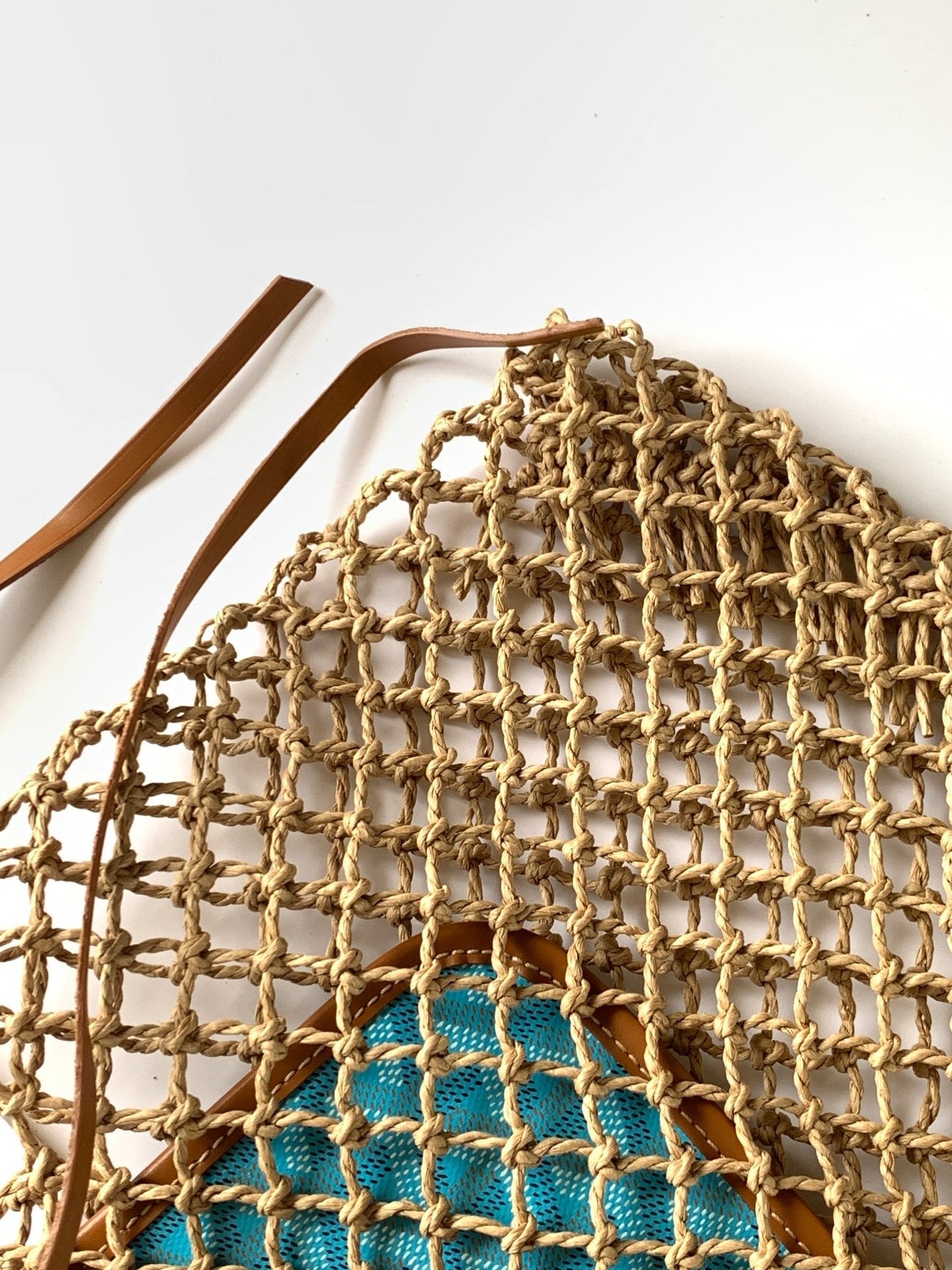 SAC ALIGRE 40 EN RAPHIA TISSÉ ET CUIR DE VEAU BLEU BÉBÉ