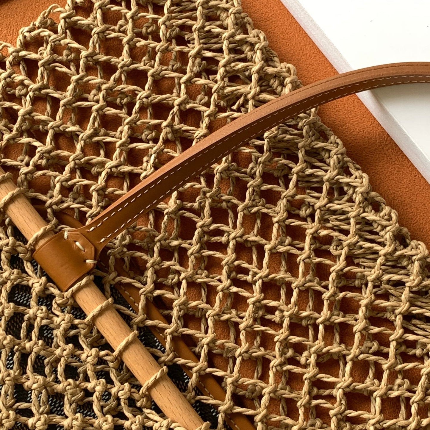 SAC ALIGRE 34 EN RAPHIA TRESSÉ MARRON ET CUIR DE VEAU