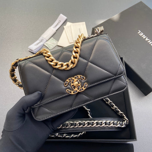 CC 19 Woc 19 cm Cuir de veau noir Quincaillerie dorée