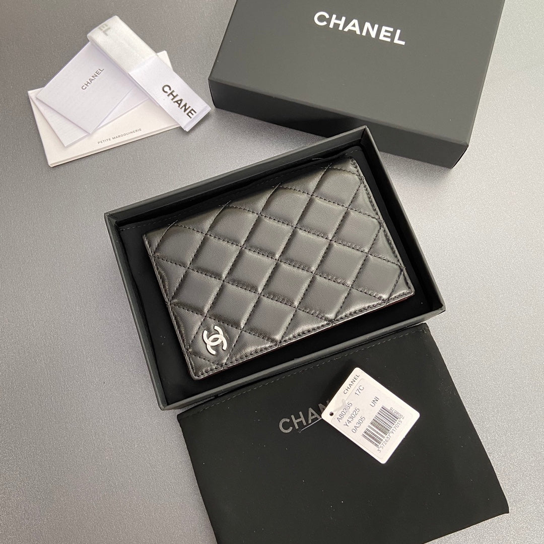 CCパスポート 10cm ブラック ラムスキン シルバー金具